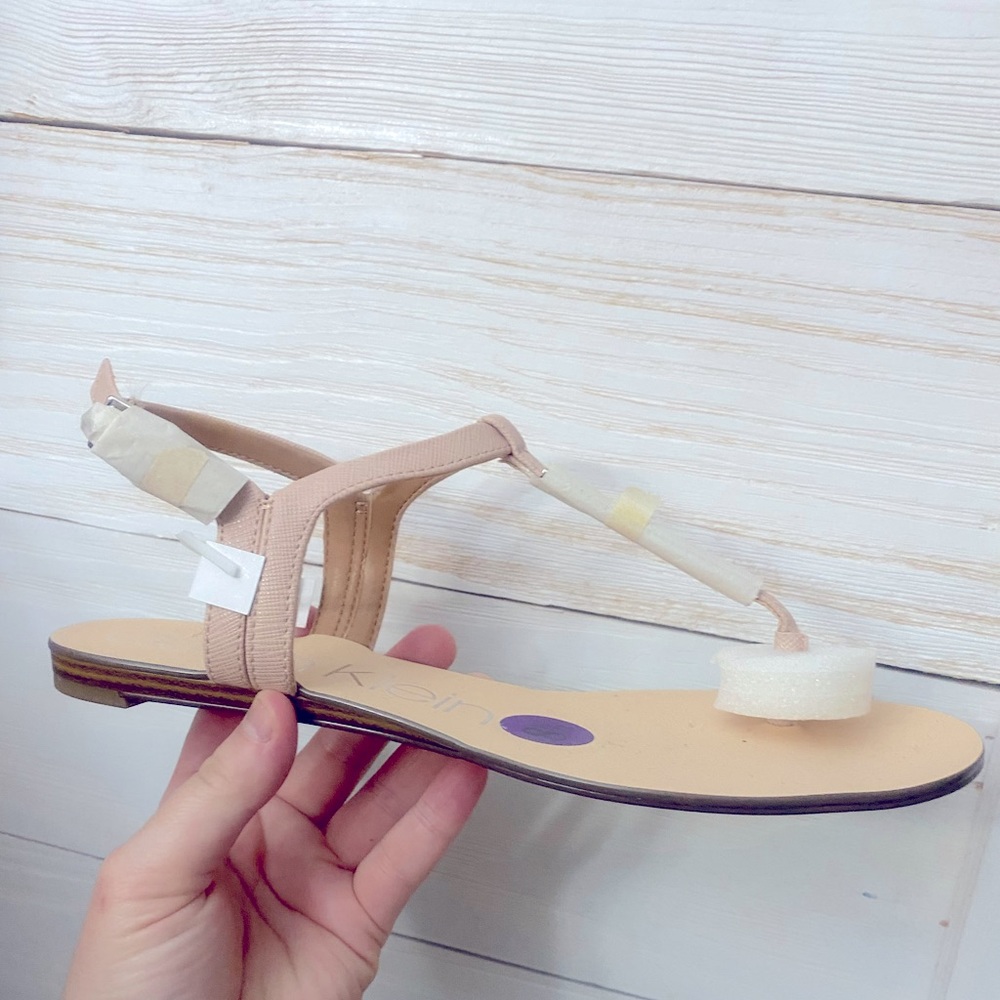 Brand New Calvin Klein size 8.5 Samiro Saffiano light pink  and silver sandals.